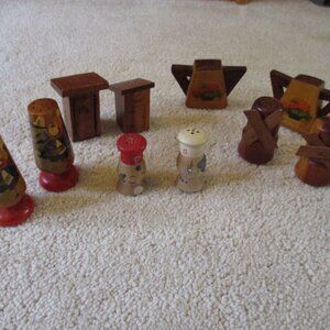 FIVE sets of Wooden Salt & Pepper Shakers, Chefs, Windmill, Outhouses, Norway,